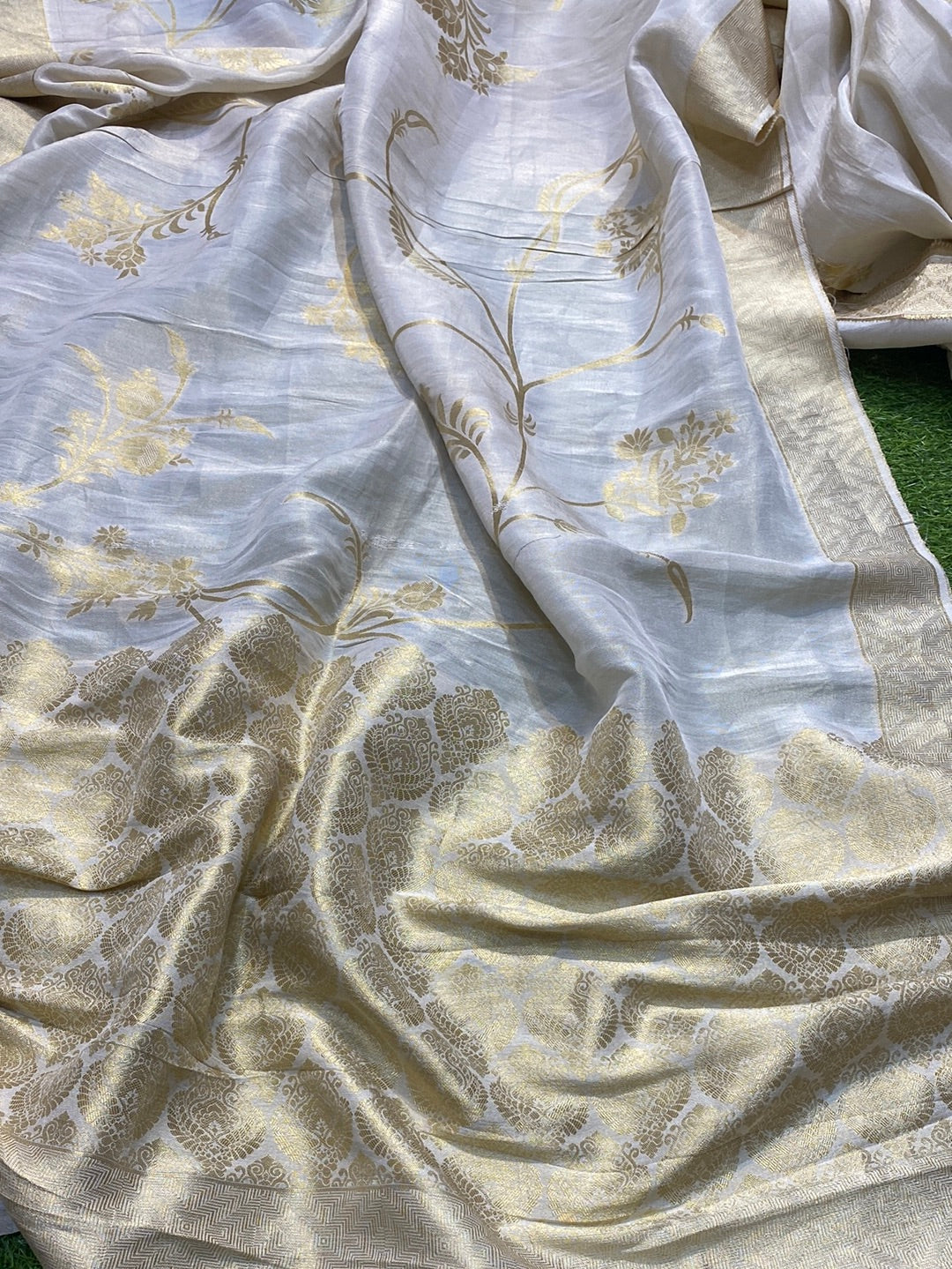 MOST Premium Quality Of Russian Silk Sarees - DYEABLE