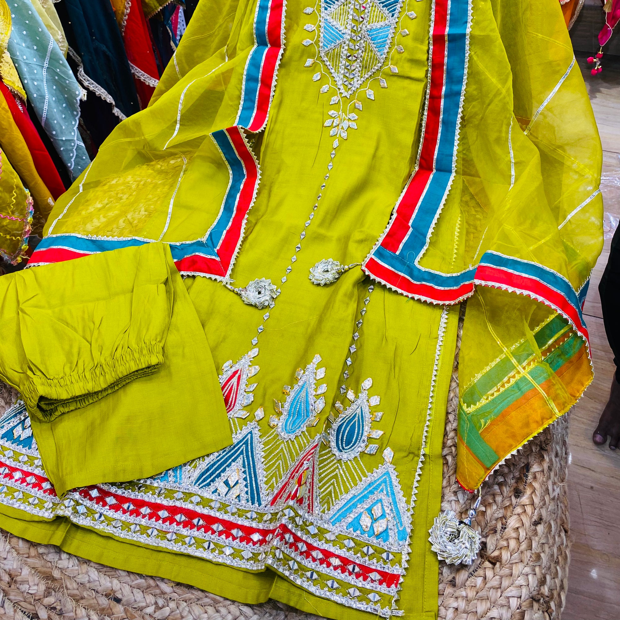 Premium READY To WEAR - Complete Suit ❤️