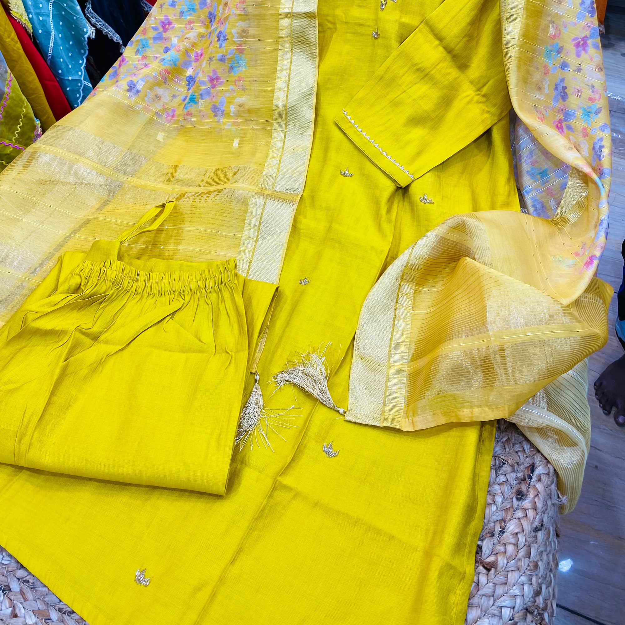 Premium READY To WEAR - Complete Suit ❤️