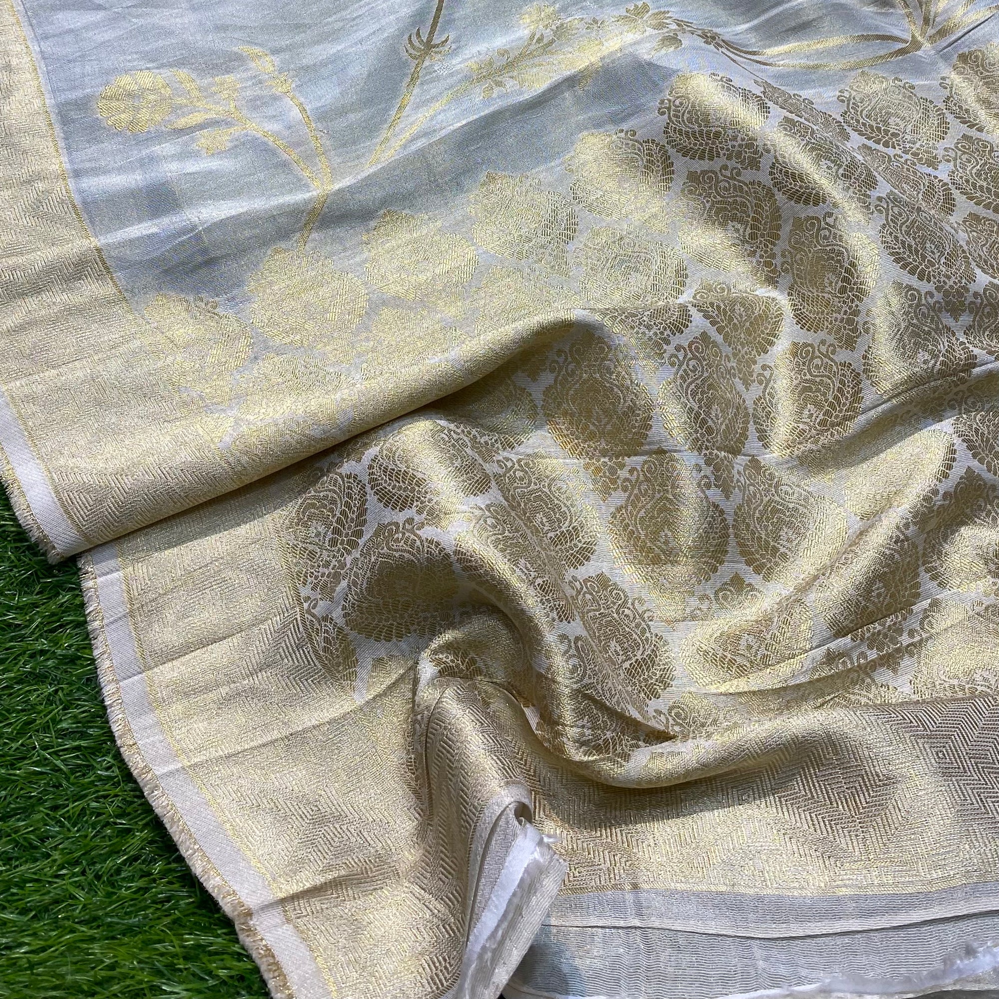 Premium Pure Russian Silk Saree! ♥ On Discount Now