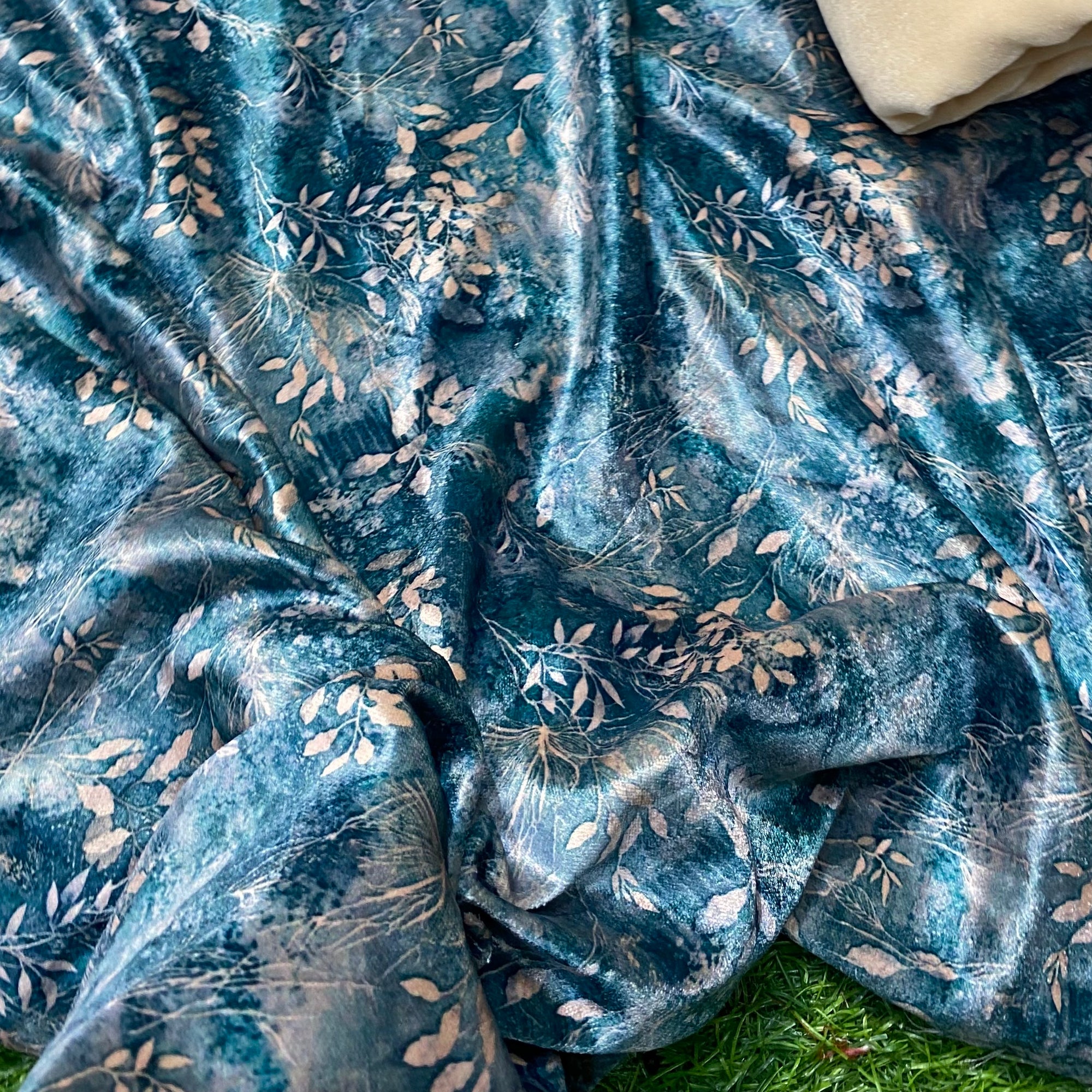 PREMIUM Quality Of Velvet 11000 suits ♥️