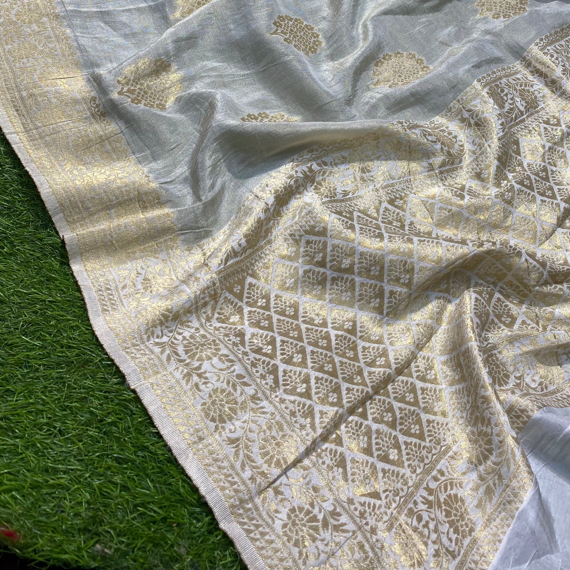 Premium Pure Russian Silk Saree! ♥ On Discount Now