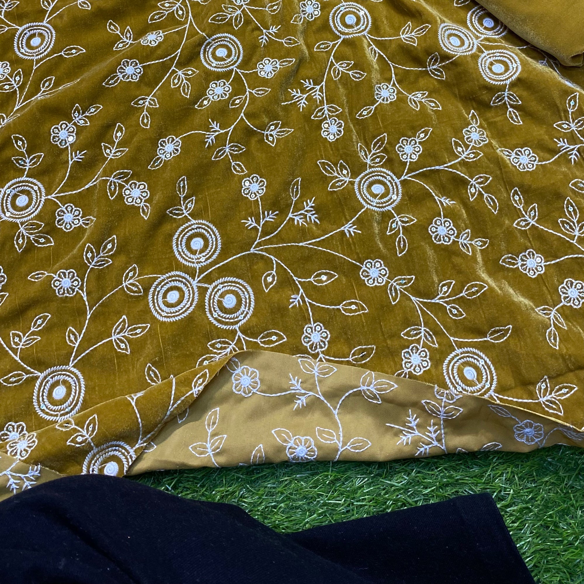 PREMIUM Quality Of Velvet 11000 suits ♥️