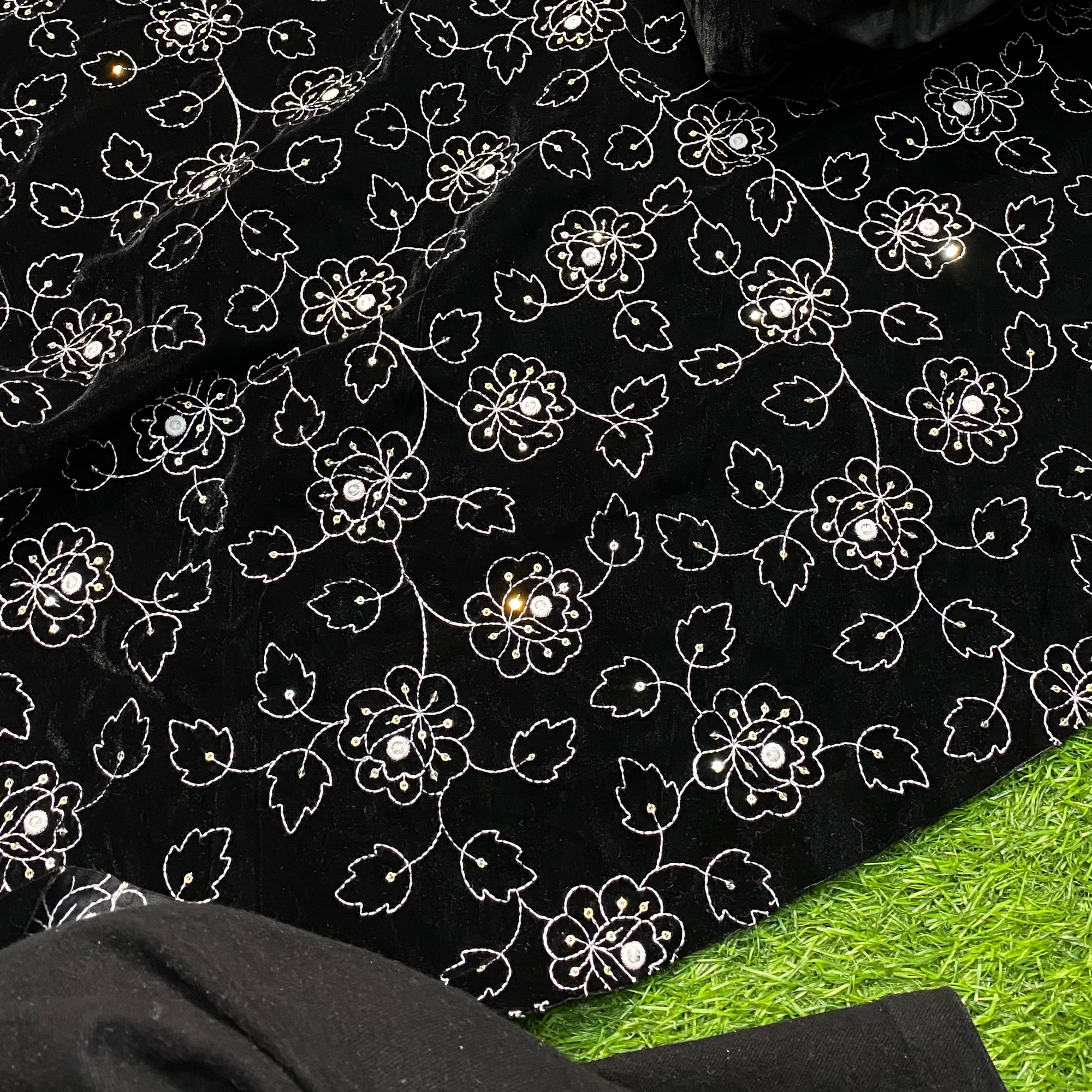 PREMIUM Quality Of Velvet 11000 suits ♥️