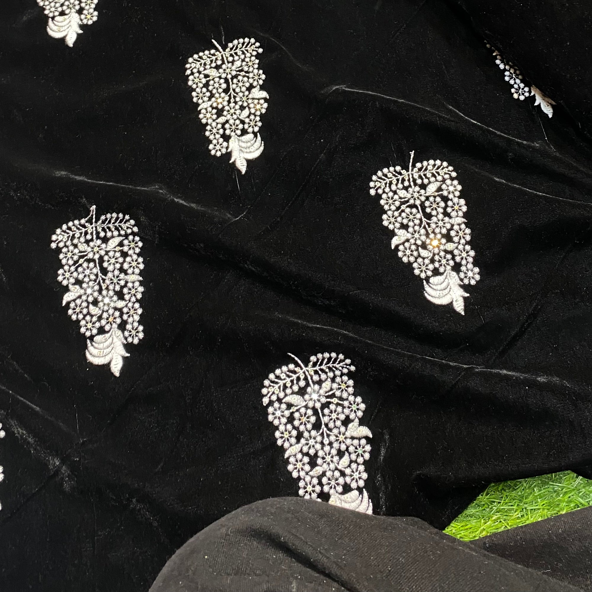 PREMIUM Quality Of Velvet 11000 suits ♥️