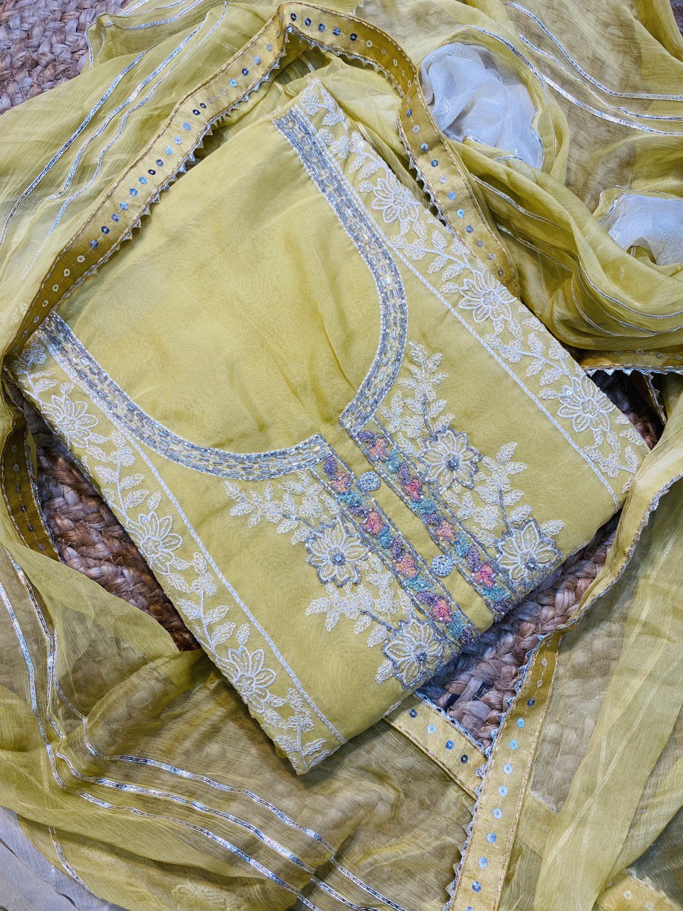 (SALE Prices) Most Premium Quality Of Suits